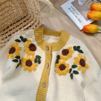 Детские свитера 2023 года, новинка осени-зимы, Вязаный кардиган для маленьких девочек, вязаные крючком цветы, детские свитера для малышей, пальто для будущих мам