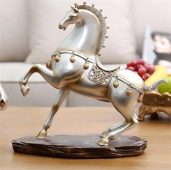 Антикварная скульптура боевого коня Статуя Королевского скакуна ручной работы из смолы Декор гостиной Украшение рабочего стола для кабинета Художественная и ремесленная мебель